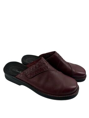 Clarks slip on clogs  burgandy Leather mules comfort shoes sz 8